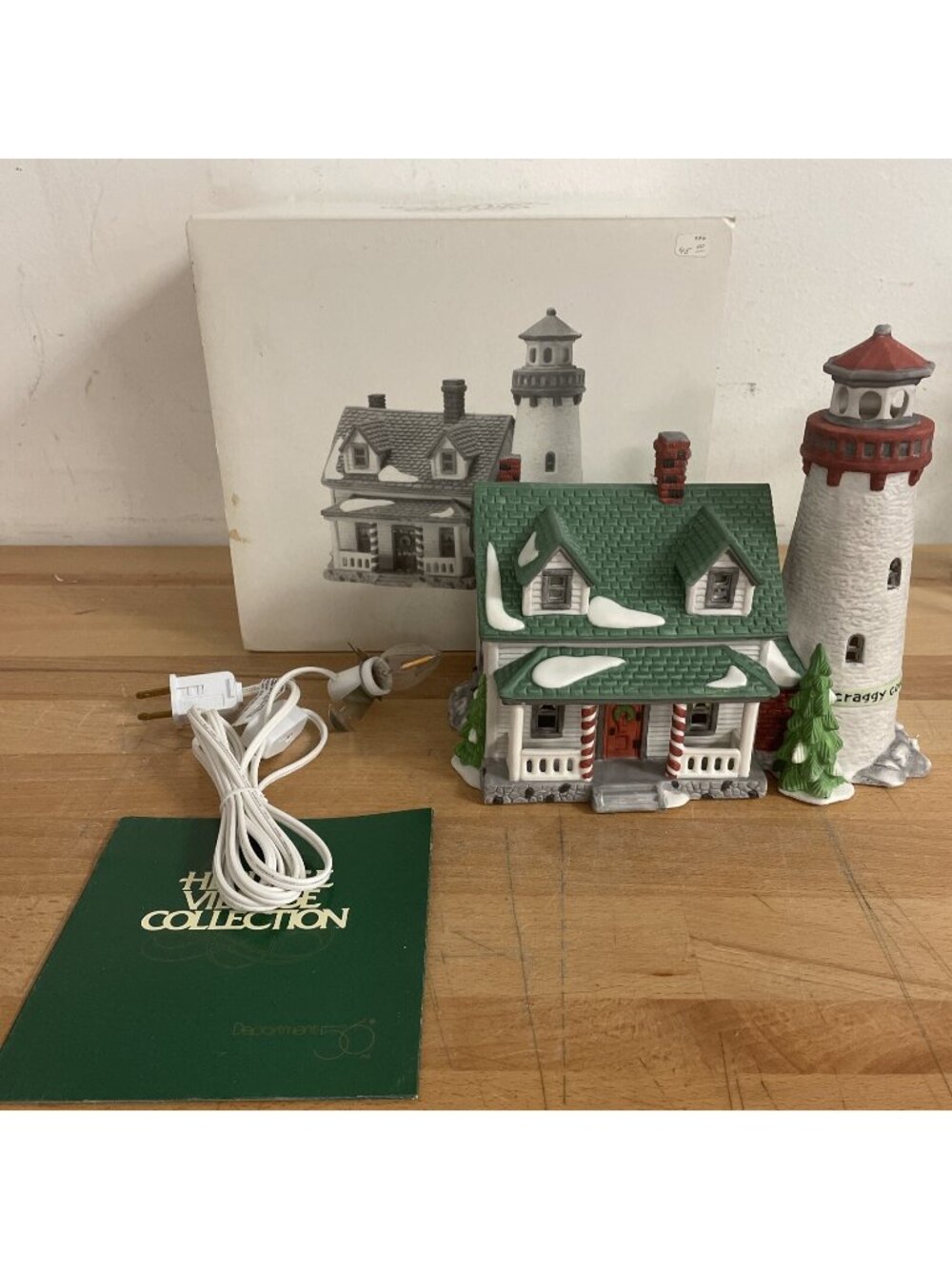 Department 56 Heritage Village New England craggy cove lighthouse